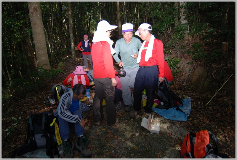 2012-10-07 11-19-52登山口午餐.JPG